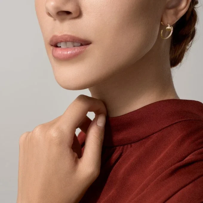 Juste Un Clou Küpeler – Sarı Altın, Pırlanta – Cartier