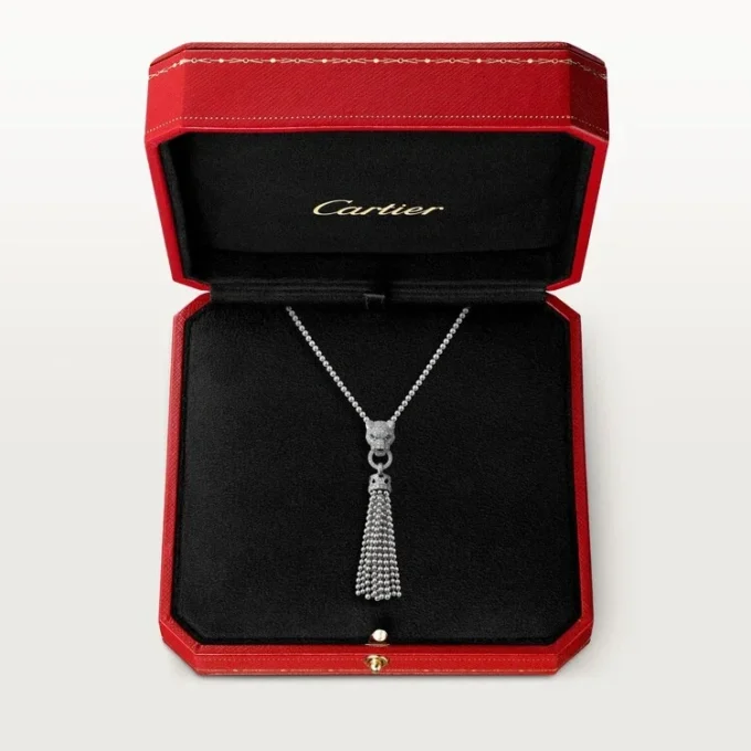 Panthere De Cartier Kolye – Beyaz Altın, Siyah Lake, Zümrütler, Oniks, Pırlantalar – Cartier