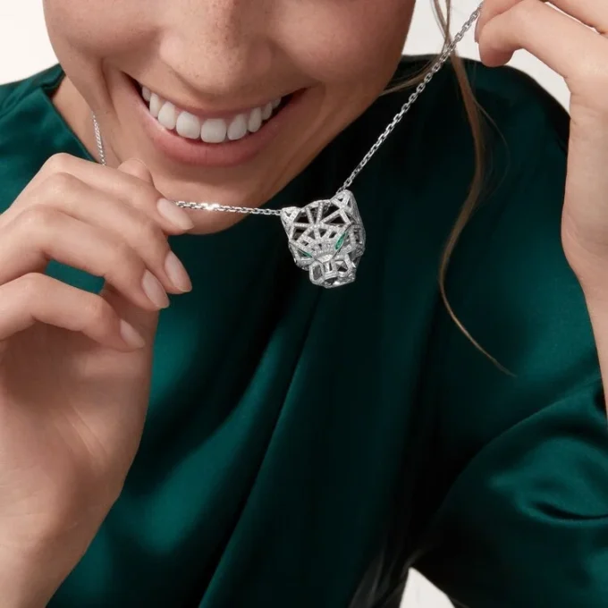 Panthere De Cartier Kolye – Beyaz Altın, Zümrütler, Elmaslar, Oniks – Cartier Panthere De Cartier Kolye – Beyaz Altın, Zümrütler, Elmaslar, Oniks – Cartier