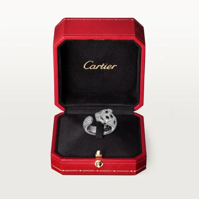 Panthere De Cartier Yüzük – Beyaz Altın, Zümrütler, Oniks, Pırlantalar – Cartier