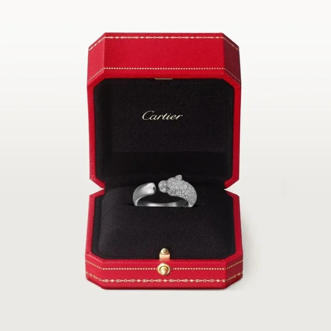 Panthere De Cartier Yüzük – Beyaz Altın, Zümrütler, Oniks, Pırlantalar – Cartier