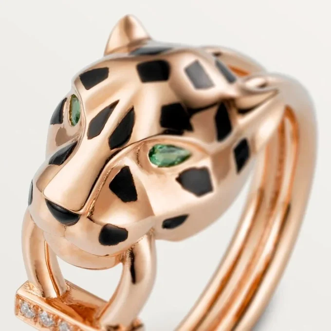Panthere De Cartier Yüzük – Pembe Altın, Tsavorite Garnetler, Oniks, Siyah Lake, Pırlantalar – Cartier