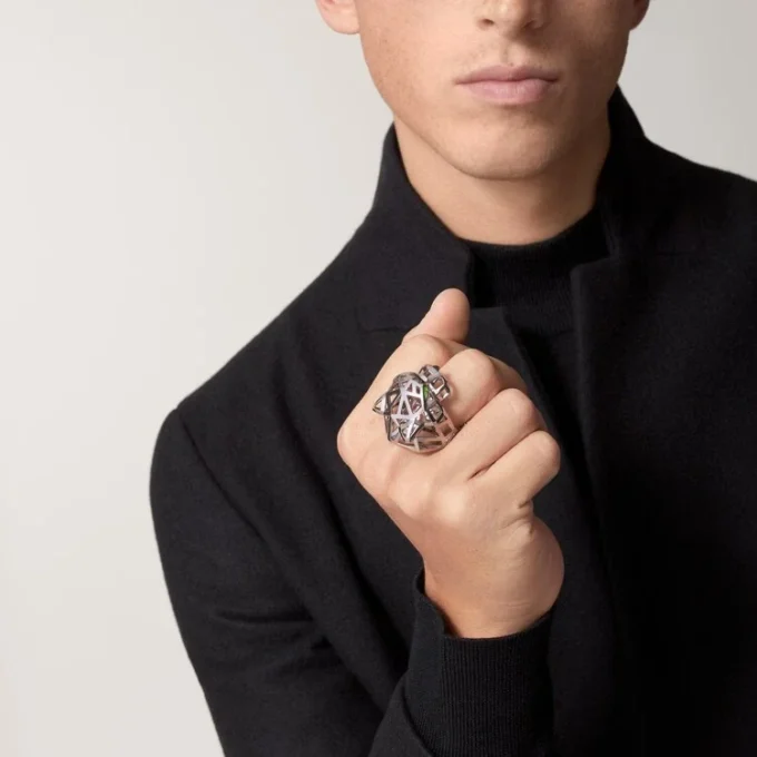 Panthere De Cartier Yüzük – Rodyum Kaplamasız Beyaz Altın, Tsavorite Garnetler, Oniks – Cartier